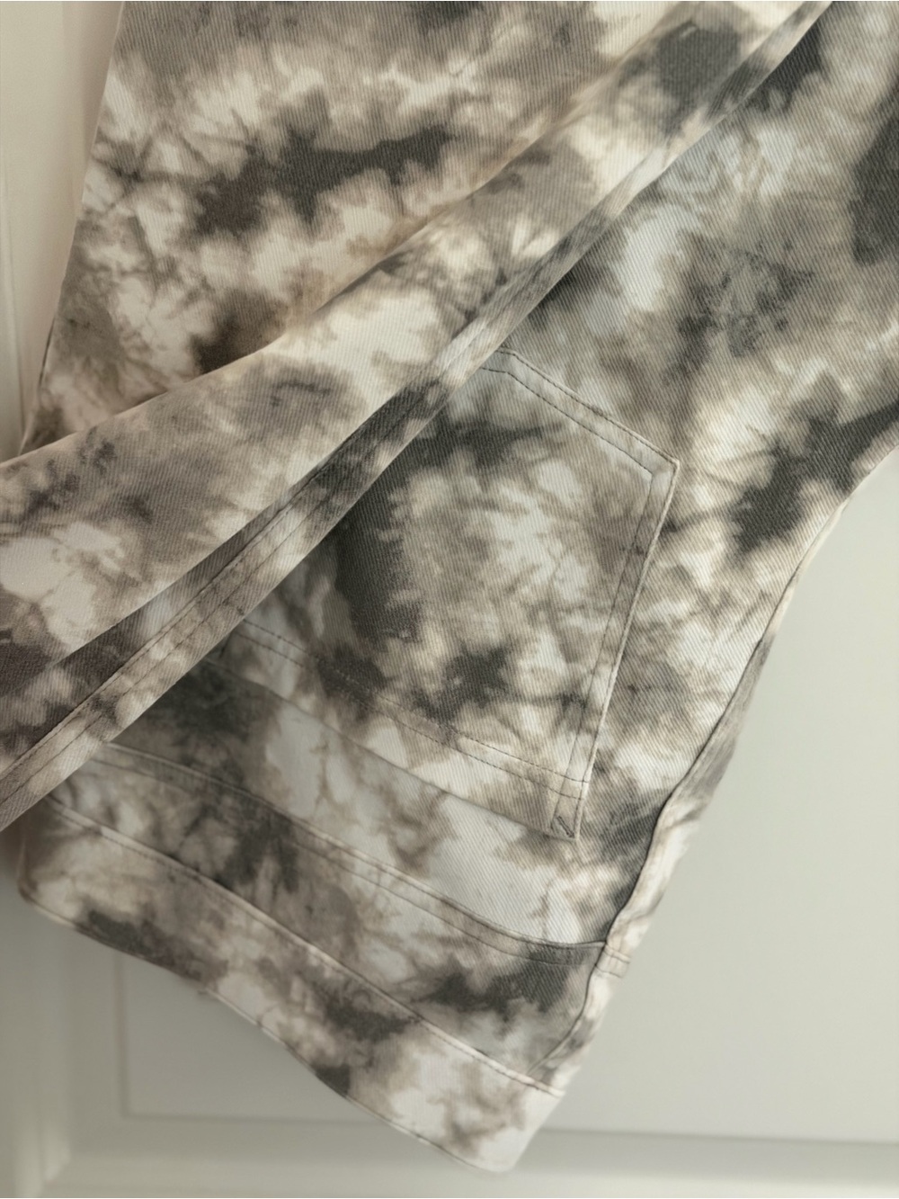 Topia Gray and White Tie-Dye Crewneck Sweatshirt